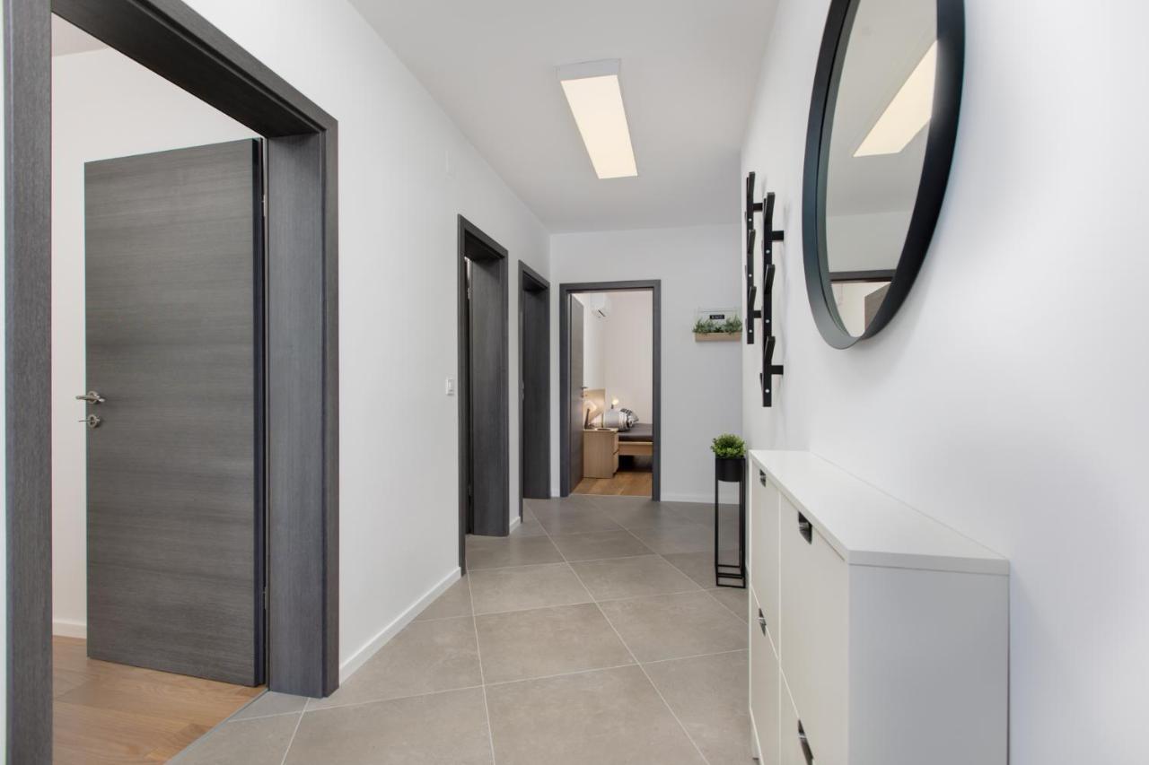 3 Bedroom Ivana With Private Parking,