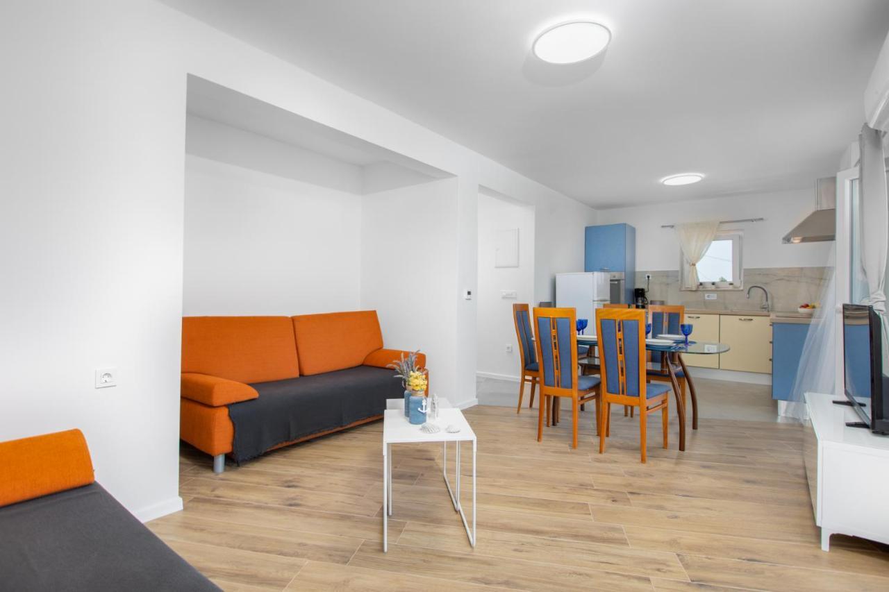3 Bedroom Ivana With Private Parking, Punat