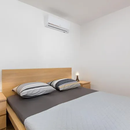 3 Bedroom Apartment Ivana With Private Parking, Punat Exterior photo