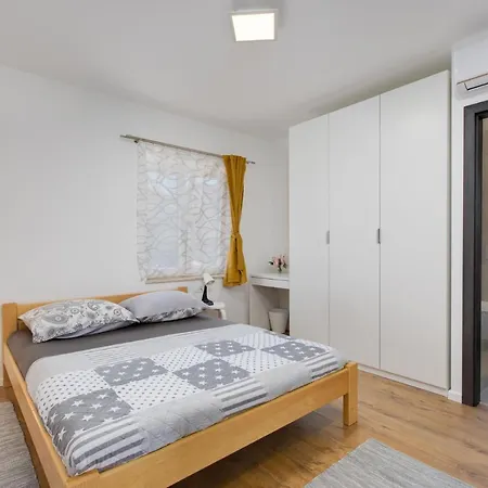 3 Bedroom Apartment Ivana With Private Parking, Punat Exterior photo