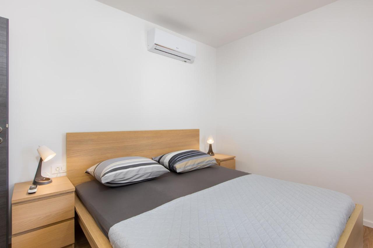 3 Bedroom Ivana With Private Parking, Apartament