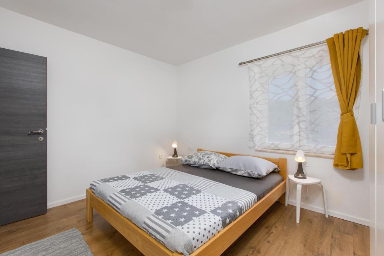 3 Bedroom Ivana With Private Parking,