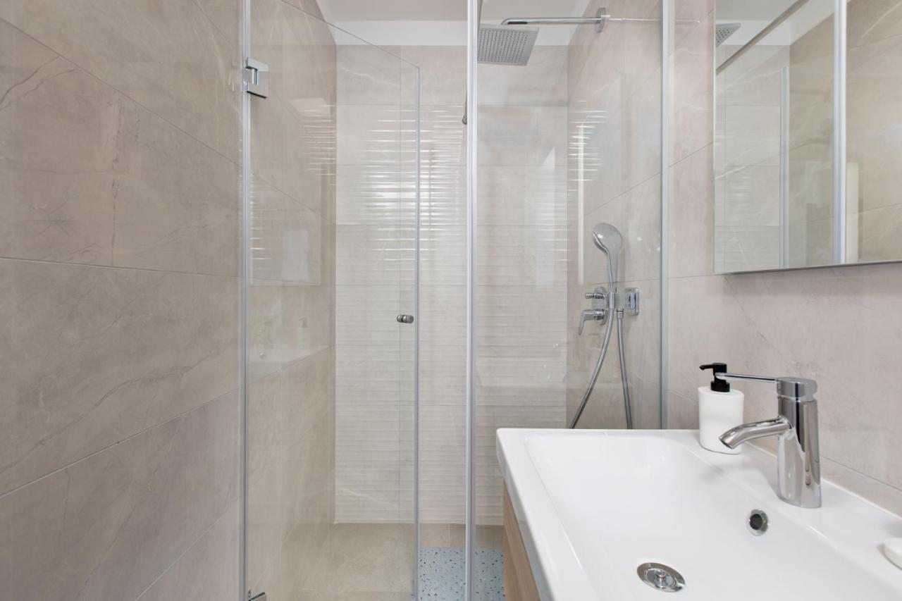 3 Bedroom Ivana With Private Parking, Apartament