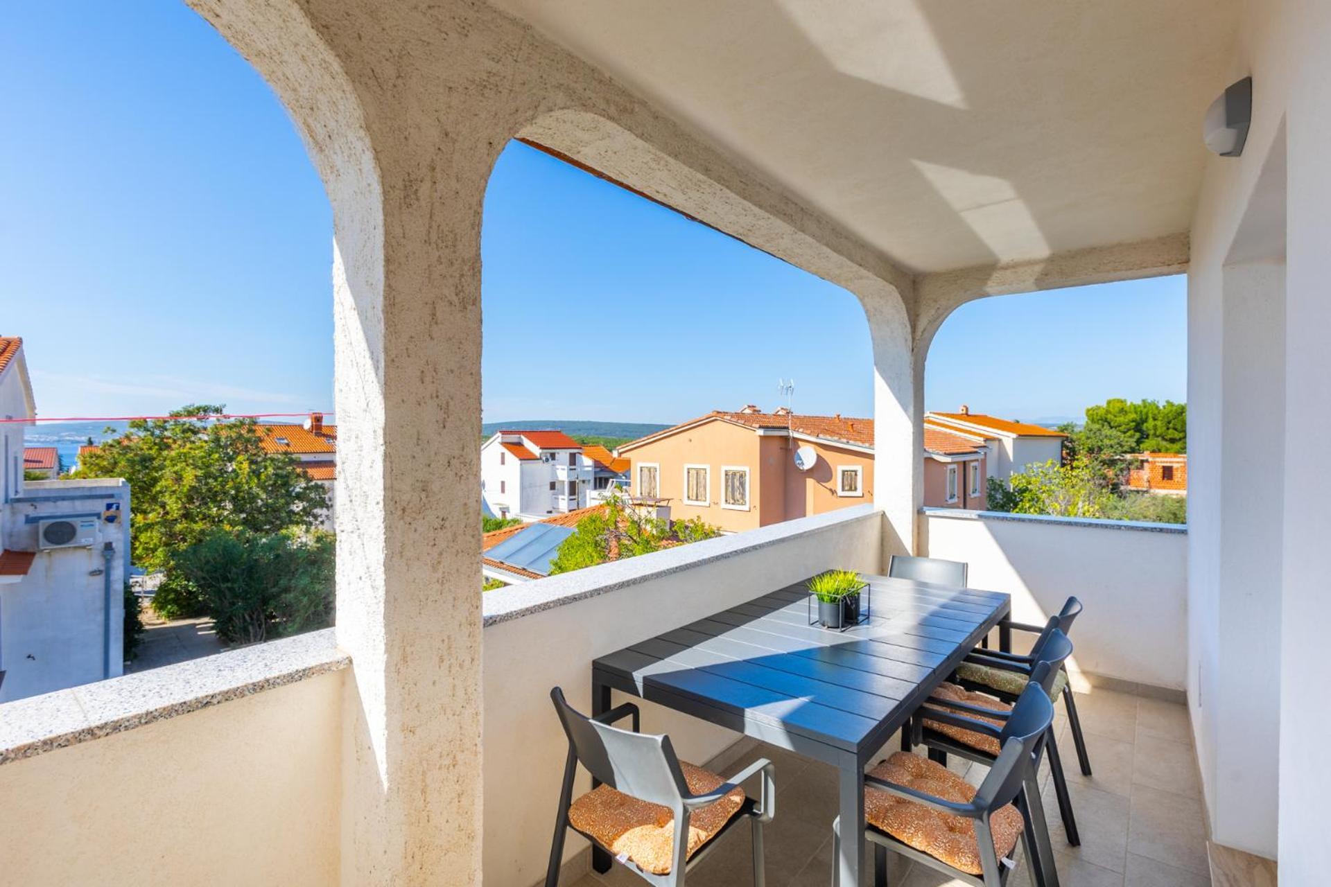3 Bedroom Ivana With Private Parking, *